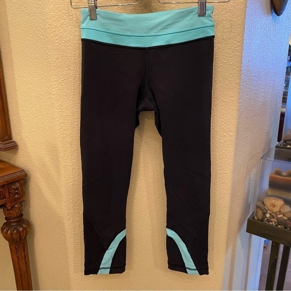 LULULEMON Women Turquoise and Black Cropped Pants Size 4-Fit Small - Picture 1 of 10